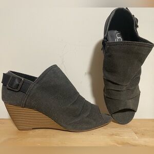 Grey open toed wedges